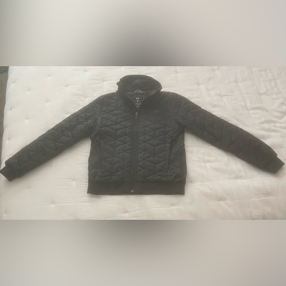 Under Armour women’s black Quilted Puffer Jacket